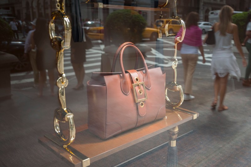 Datele clienților brandurilor Gucci, Balenciaga și Alexander McQueen, inclusiv sumele cheltuite pe produse de lux, au fost furate de hackeri.