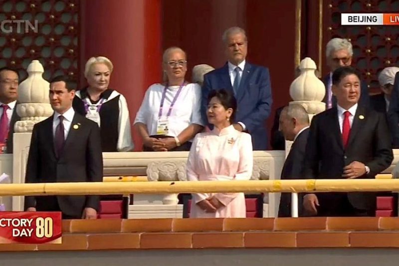 Din Beijing, Adrian Năstase răspunde criticilor ministrului de Externe privind prezența sa alături de Xi Jinping, Putin și Kim Jong Un.
