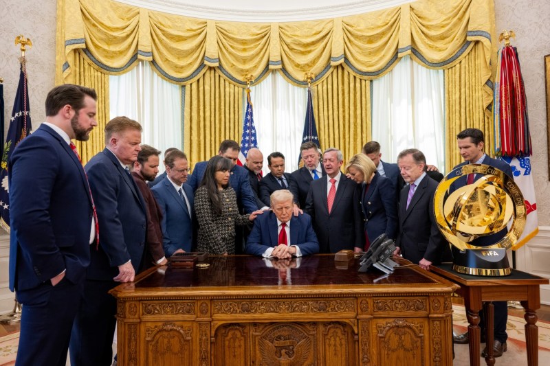 Donald Trump cere susținătorilor să contribuie cu 15 dolari pentru a-l ajuta să ajungă în cer