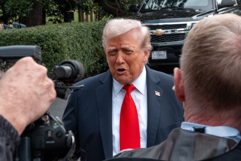 Donald Trump, vizibil iritat de un interviu cu un jurnalist australian, despre relația SUA-Australia și tonul întrebărilor sale