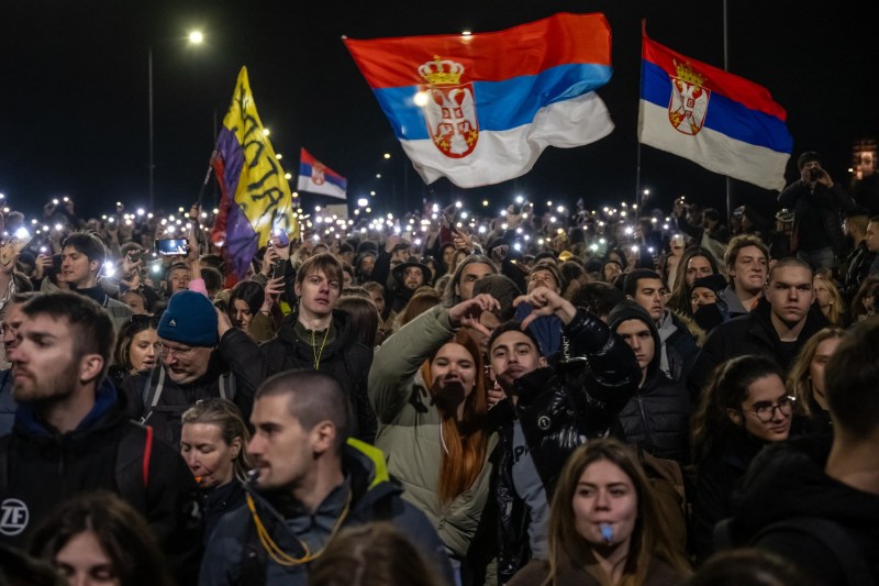 Dosarul tragediei de la gara din Novi Sad intră în atenția instanței, implicând un fost ministru și alți oficiali în acuzații legate de prăbușirea acoperișului.