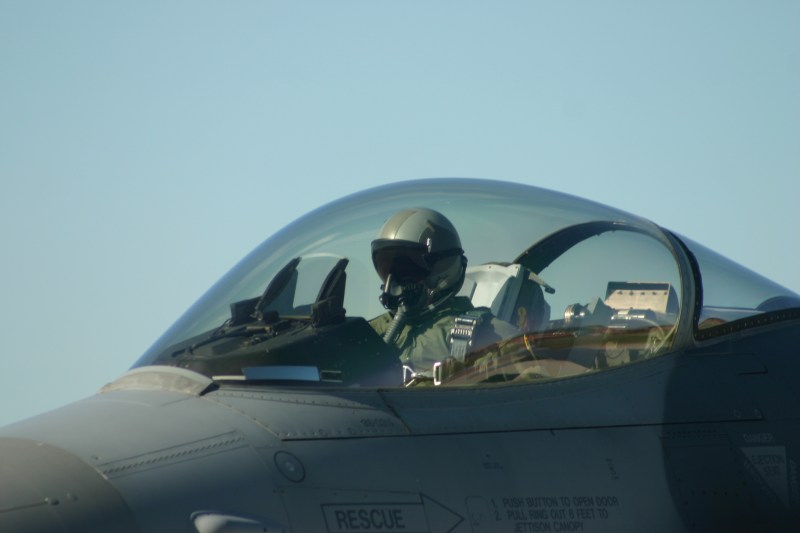 Drona provenită din Rusia care a pătruns în spațiul aerian al României: motivele pentru care piloții F-16 nu au tras; explicațiile oficiale ale Armatei României