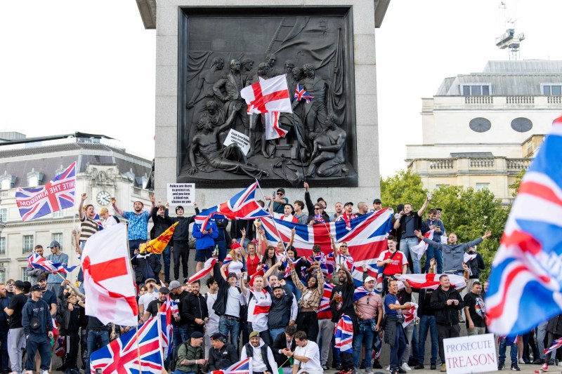 După mesajul lui Elon Musk adresat protestatarilor de extremă-dreaptă din Londra: „Fie ripostați, fie muriți”, Downing Street reacționează ferm, etichetând tonul ca inflamator.