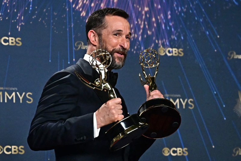 Emmy 2025: The Pitt se impune în categoria dramatică, The Studio câștigă la comedie iar Adolescence închide noaptea cu trofee importante