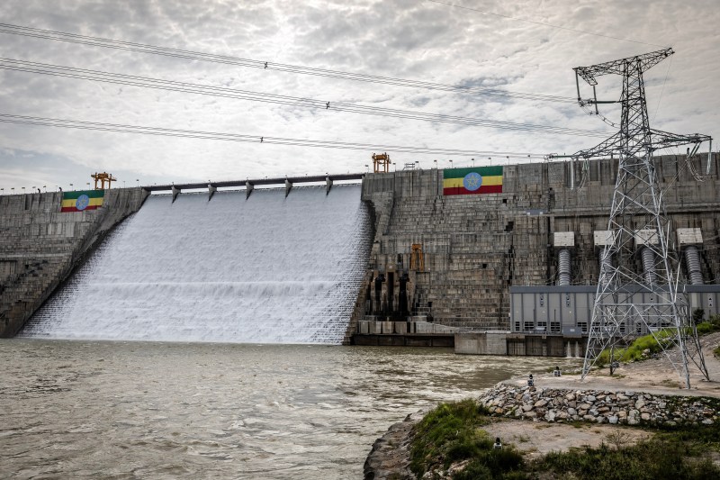 Etiopia inaugurează oficial cel mai mare baraj din Africa, un proiect energetic ce poate alimenta milioane de oameni, în timp ce tensiunile cu Egiptul, situat în aval pe Nil, devin tot mai evidente.