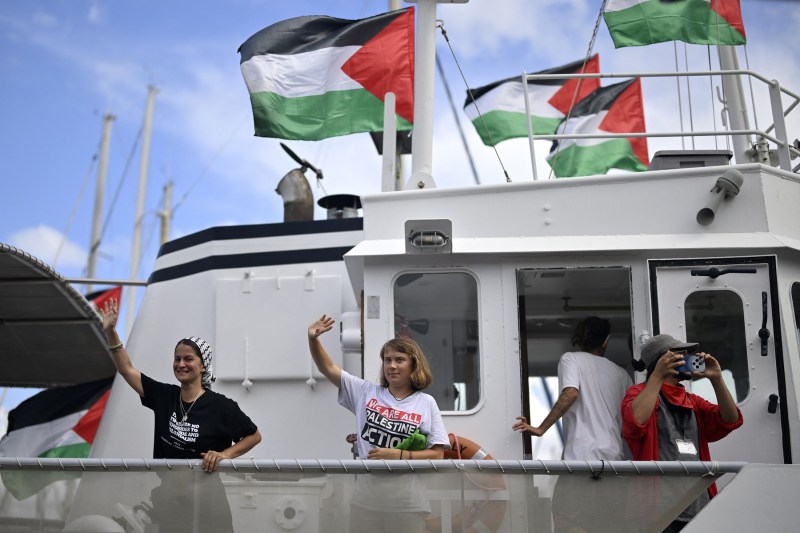 Flotila umanitară, însoțită de Greta Thunberg, revine în port din cauza mării stăruitoare și agitante
