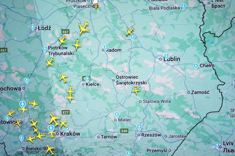 Forțele armate germane au detectat pe radar un grup de drone ce au pătruns în spațiul aerian al Poloniei, vizând un centru logistic strategic în proximitatea frontierei.
