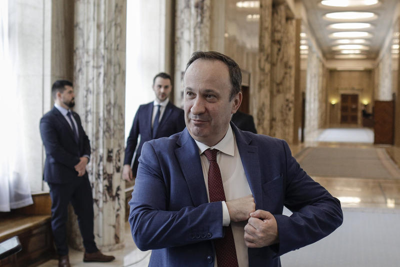 Fostul ministru PSD de Finanțe reacționează dur la afirmațiile despre deficit, acuzând neadevăruri și subliniind impactul politic asupra lui Ciolacu.
