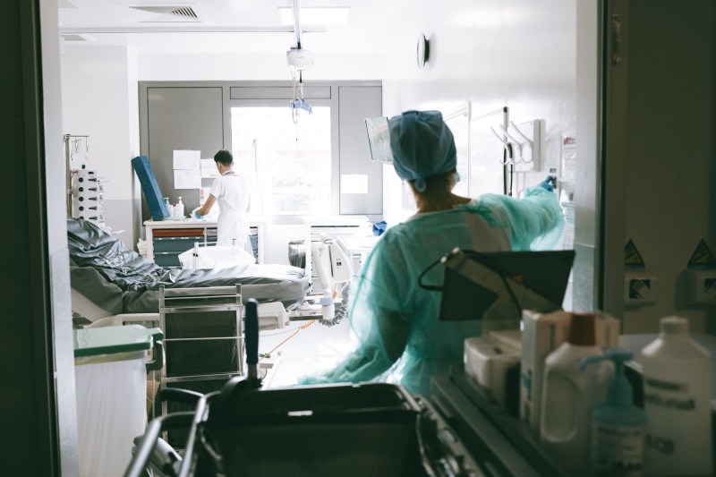 Franța analizează un scenariu sumbru: sistemul medical pregătit pentru un conflict major până în 2026.