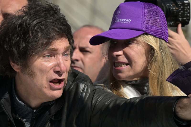 Guvernul Argentinian a obținut o hotărâre ce interzice difuzarea înregistrărilor audio cu Karina Milei, sora președintelui, implicată aparent într-un dosar de corupție