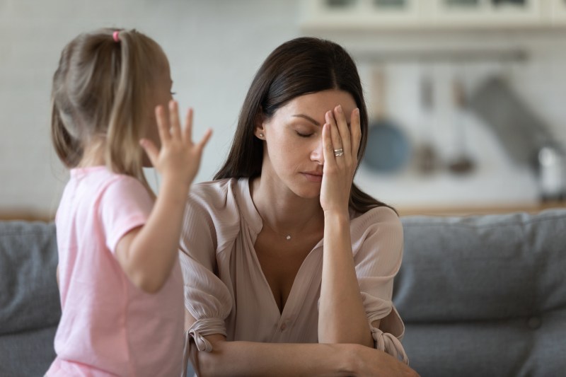 Începutul anului școlar aduce îngrijorări pentru aproximativ 160.000 de familii monoparentale.