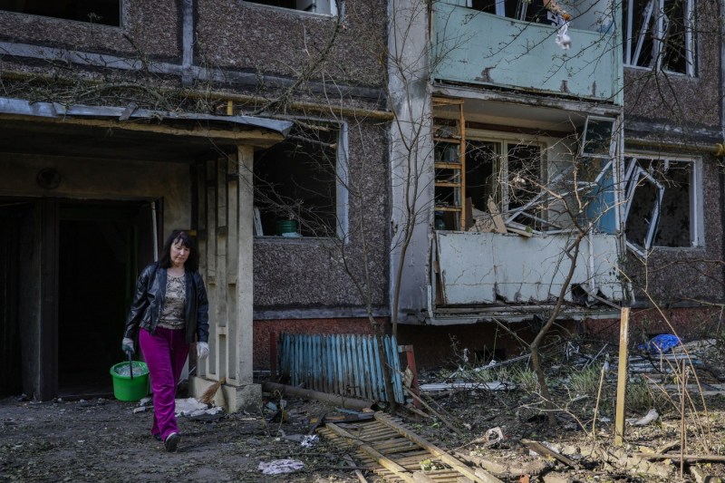 Incident surprinzător în Ucraina: bani aruncați din cer peste un oraș aflat în apropierea frontierei.