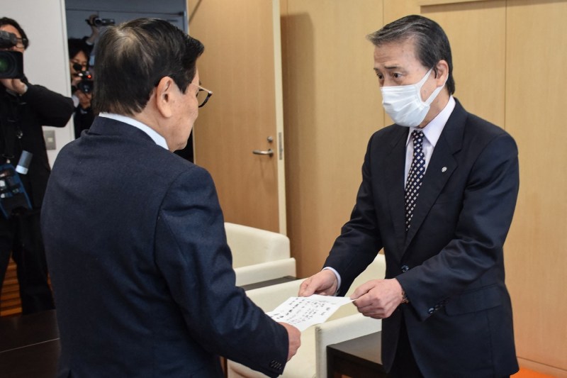 Indignare în Japonia: un fost primar, vizat de 99 de acuzații de hărțuire sexuală, ales consilier local