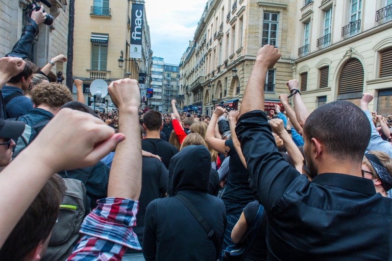 Intelectualul în fața revoluției: despre fascinația pentru distrugere