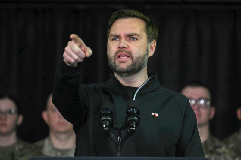 JD Vance avertizează: dacă observi pe cineva care sărbătorește moartea lui Kirk, reacționează rapid, confruntă persoana și raportează situația superiorului.