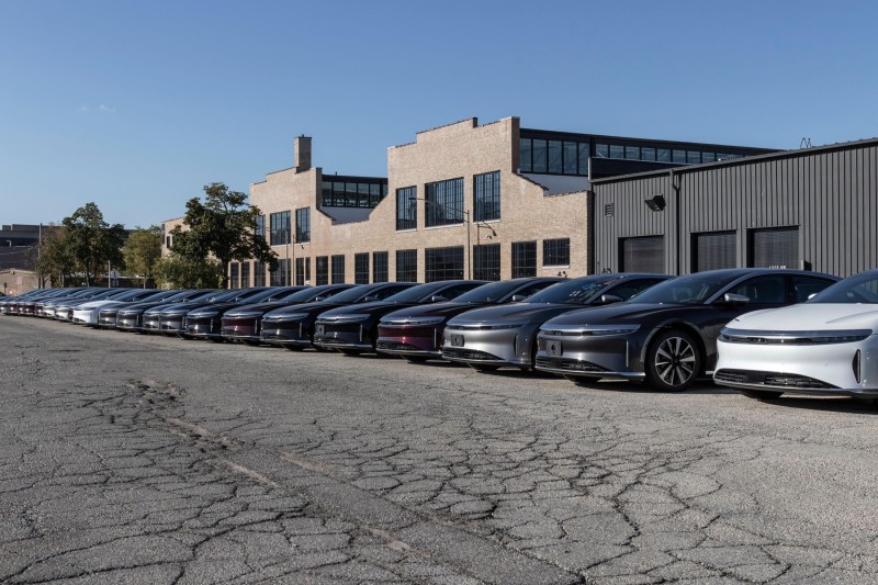Lucid Motors, adesea catalogată ca rivala premium a Teslei, a înregistrat o prăbușire semnificativă pe piața de capital.