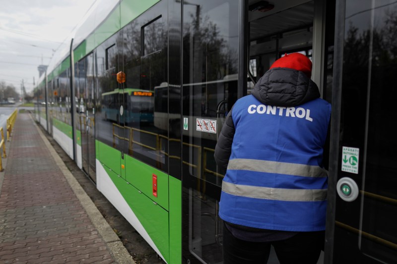 Majorare semnificativă pentru un tip de bilet de transport în comun în București. Tariful intră în vigoare de astăzi și se apropie de nivelul practicat în Roma.