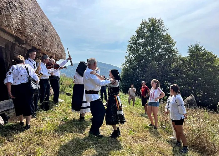 Managerul proiectului Noaptea Muzeelor la Sate: „Unii vizitatori nu traversează nici măcar o stradă pentru a vedea o casă memorială; ce așteptări pot avea de la vizitatorii din oraș?”