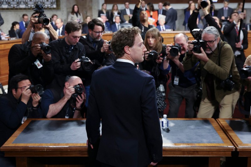 Meta, condusă de Mark Zuckerberg, este acuzată de manipularea rezultatelor studiilor despre efectele produselor sale asupra copiilor, proiect ce ar fi modelat viitorul internetului. Acuzații în Congresul SUA