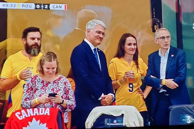 Miniștri prezenți la meciul România – Canada: Jandarmeria clarifică fotografia cu Oana Țoiu ținând un pahar și reacția lui Dan Tanasă
