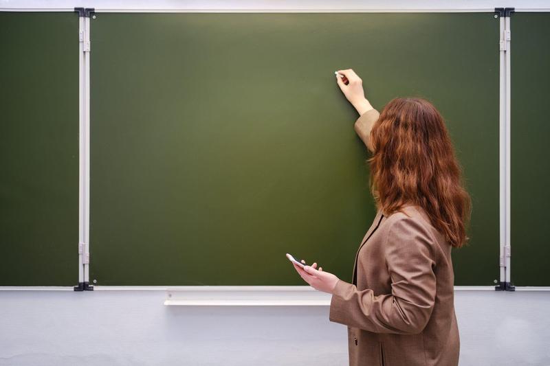 Ministrul Educației: clarificări despre noua normă didactică — salariul nu scade, iar timpul de lucru rămâne 40 de ore pe săptămână