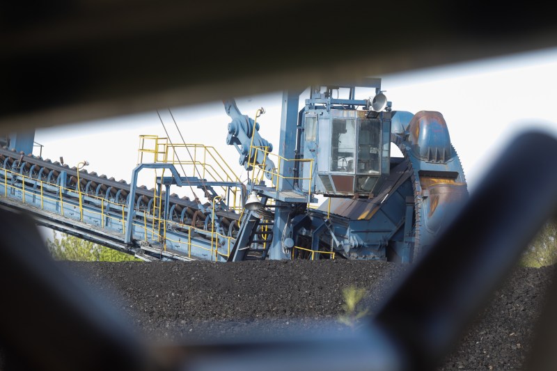 Ministrul Energiei poartă discuții cu Comisia Europeană pentru amânarea datei-limită privind închiderea centralelor pe cărbune, argumentând că retragerea acestor instalații ar crește semnificativ prețul energiei.