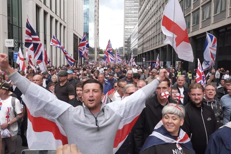 Miting masiv al extremei drepte la Londra; peste 100.000 oameni cer libertatea de exprimare