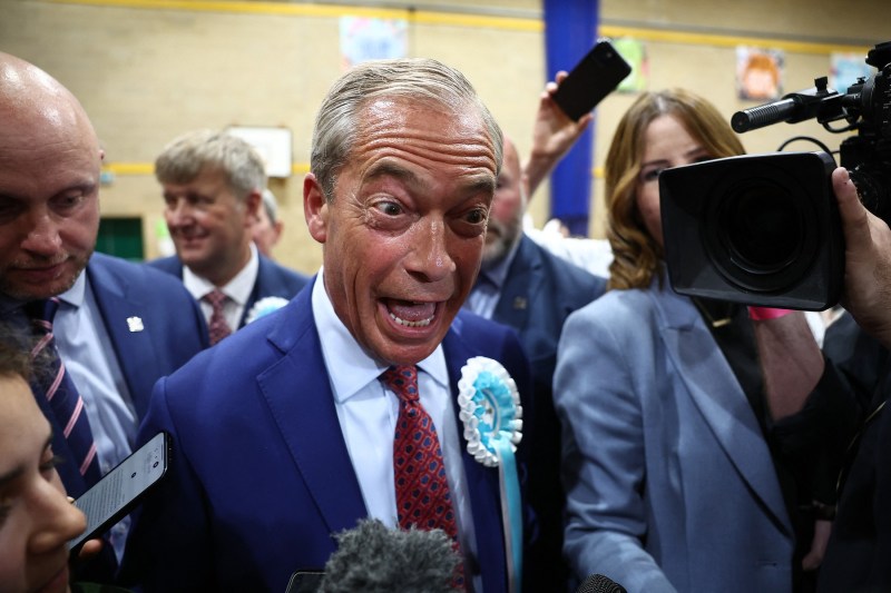 Nigel Farage promite deportarea femeilor afgane care solicită azil înapoi în Afganistan sub regimul taliban, dacă ajunge prim-ministru. „În privința copiilor, va trebui să reevaluăm situația”.