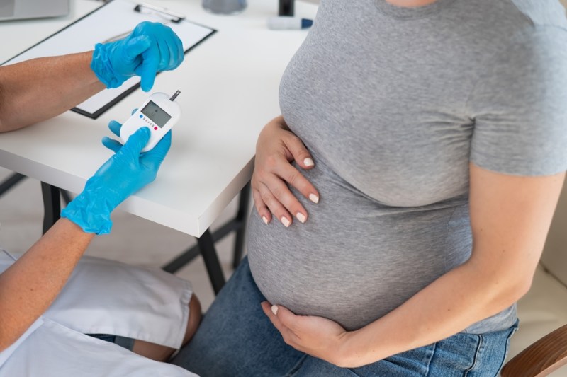 O femeie însărcinată poate dezvolta diabet gestational, iar acest lucru poate persista în timp ca o afecțiune cronică. Un test eficient poate identifica problema din timp și permite intervenții rapide.