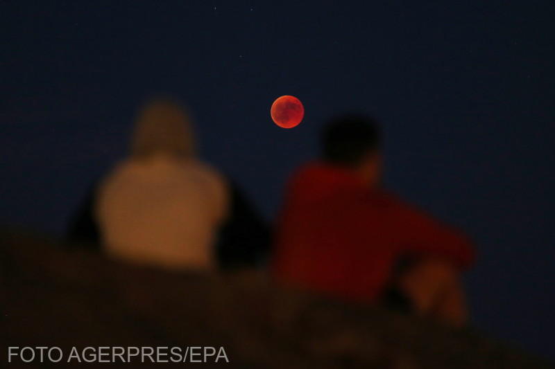Observatorul Astronomic își deschide porțile pentru vizitatori în seara eclipsei totale de Lună, vizibilă în România.