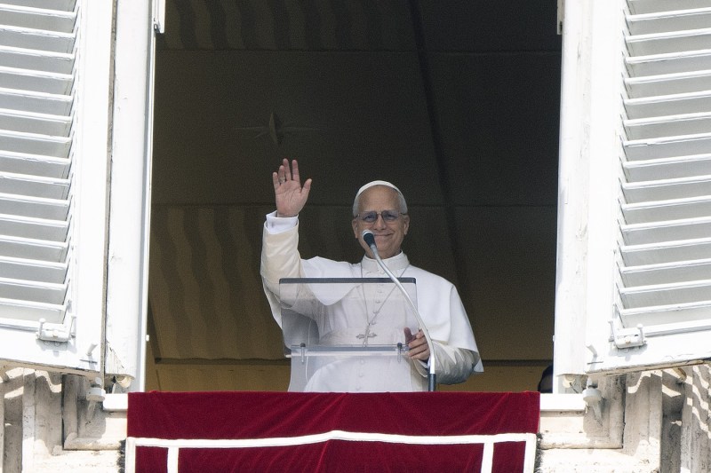 Papa Leon al XIV-lea împlinește 70 de ani, iar credincioșii adunați în Piața Sfântul Petru i-au adresat urări calde de La mulți ani.