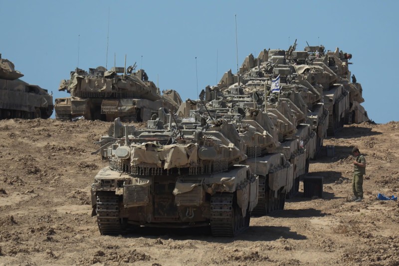 Pe măsură ce tancurile israeliene avansează în Gaza, Germania spune că încă nu s-a decis dacă va sprijini o propunere-cheie de sancțiuni împotriva Israelului.