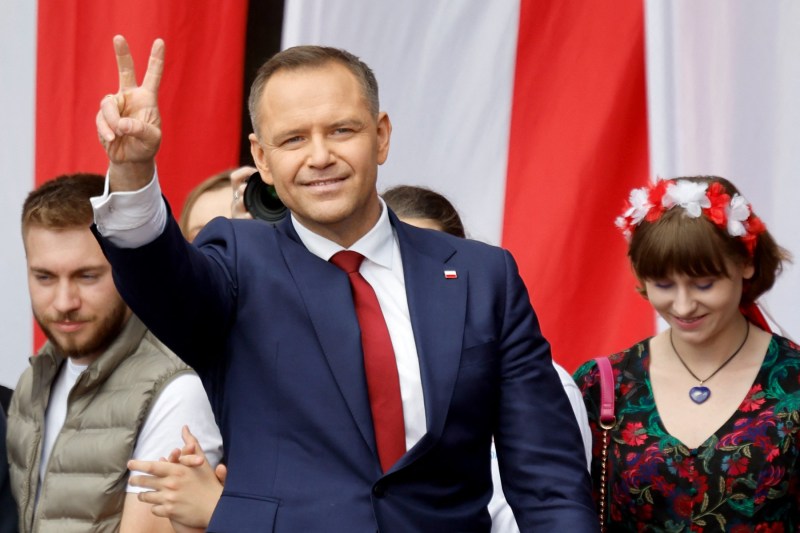 Președintele Poloniei solicită Germaniei despăgubiri pentru pagubele provocate de Al Doilea Război Mondial, exprimând o cerere clară și fermă.