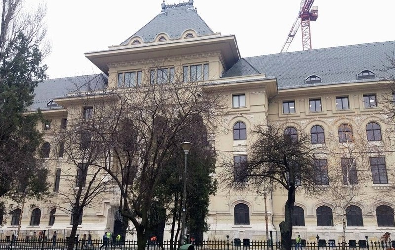 Primăria Capitalei își propune să elimine panourile publicitare asociate jocurilor de noroc, extinzând interdicția și asupra altor categorii de produse.