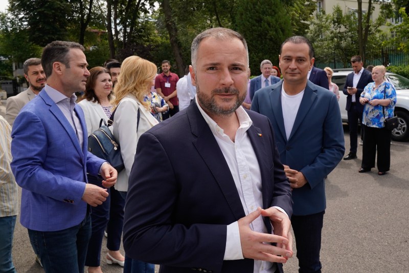 Primarul care urmează să gestioneze cele mai mari concedieri, peste 300 de posturi, spune că problema nu sunt cifrele, ci unicitatea fiecărei situații.
