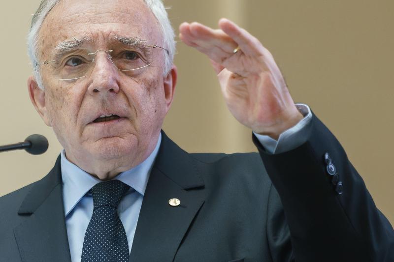 Rezerva valutară a României a urcat cu aproximativ două miliarde de euro. Pe fondul acestei creșteri, ponderea datoriei externe pe termen scurt în raport cu rezerve a scăzut, după ce în martie se apropia de nivelul critic.