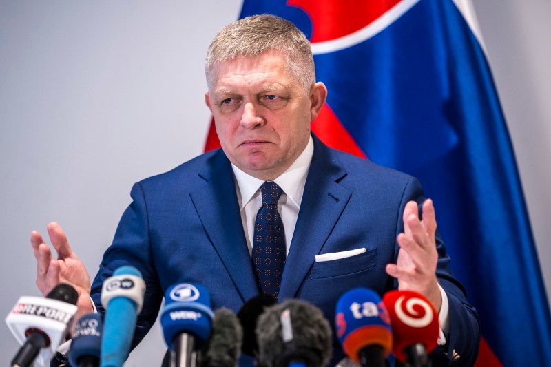 Robert Fico va fi singurul prim-ministru din Uniunea Europeană prezent la Beijing în această săptămână, alături de Xi Jinping și Vladimir Putin; vineri va avea o întrevedere cu Zelenski în Slovacia.