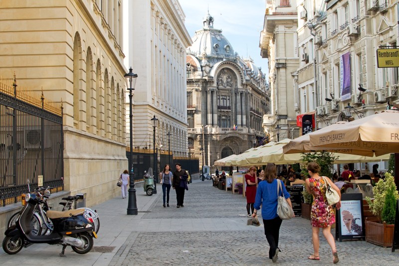Românii ocupă prima poziție în Uniunea Europeană în privința incapacității de a-și permite bunuri și activități sociale esențiale.