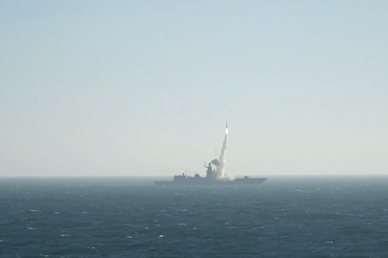 Rusia efectuează un tir cu rachetă hipersonică Zircon în Marea Barents în cadrul exercițiului Zapad-2025
