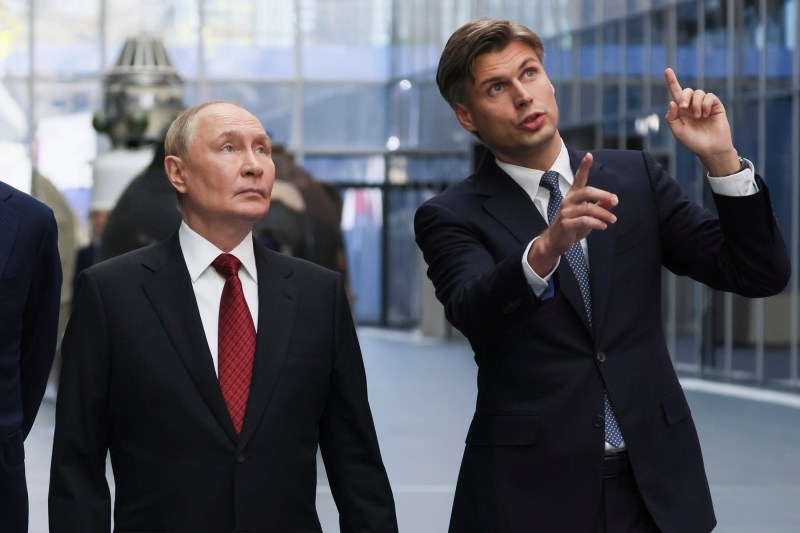Șeful Roscosmos dezvăluie planul de a lansa un serviciu de internet prin satelit destinat să concureze Starlink-ul lui Elon Musk.