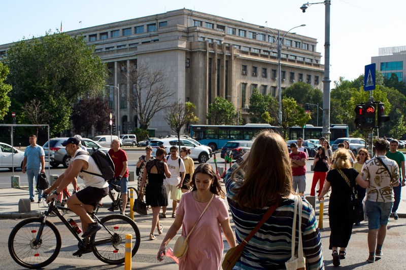 Sindicaliștii din administrația publică pregătesc o manifestație luni în fața Guvernului pentru a-și exprima nemulțumirea față de deciziile anunțate de Ilie Bolojan.