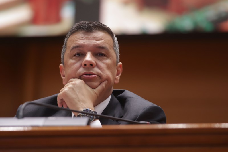 Sorin Grindeanu spune că PSD nu va susține nicio moțiune venită de la AUR, deoarece nu dorim destabilizarea țării. De asemenea, avertizează în privința lui Bolojan: România nu are nevoie de măsuri de austeritate extreme.