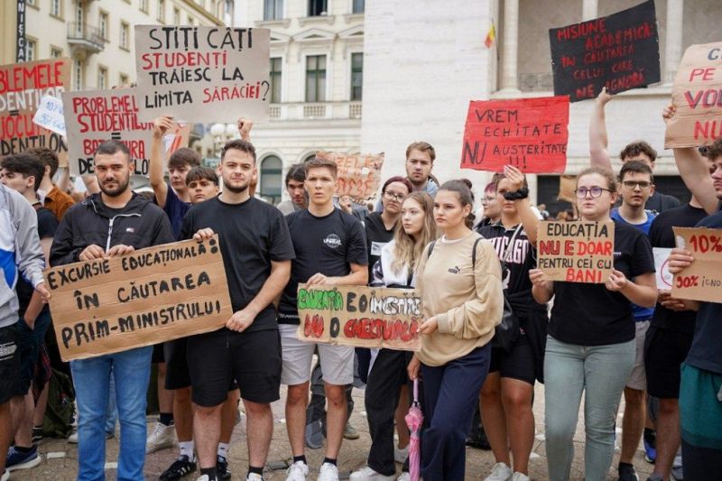 Studenții se alătură protestelor profesorilor în prima zi de cursuri, pe 8 septembrie, afirmând că începutul anului universitar nu poate fi marcat de măsuri care descurajează comunitatea academică.