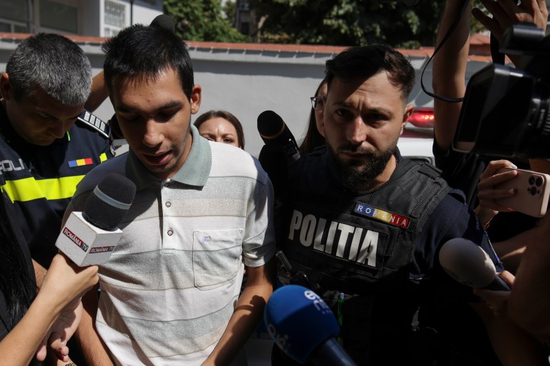 Tânărul care a agresat un livrator străin în București, cercetat acum pentru propagandă fascistă și legionară. Ce mesaje au identificat procurorii?