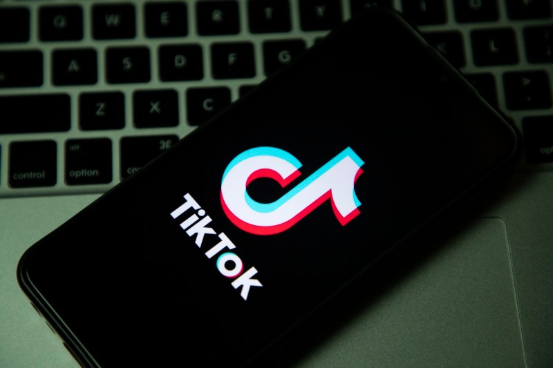 TikTok devine scenă pentru influenceri care au migrat de la conținut monden și tutoriale de makeup spre clipuri de susținere pentru AUR și Călin Georgescu