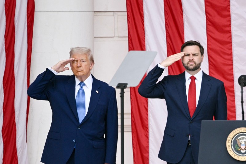 Trump a redenumit Direcția de Apărare din cadrul Casei Albe, marcând trecerea către Direcția Război, însoțită de simbolul '#WAR!'.