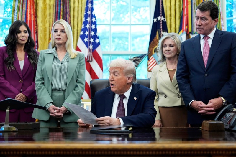 Trump extinde prezența Gărzii Naționale într-un nou oraș promițând să aplice aceleași măsuri eficiente ca la Washington