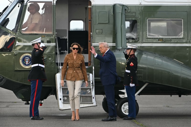 Trump și Melania au ajustat planul de deplasare în Marea Britanie, schimbând elicopterul de escortă și alegând un alt aerodrom pentru aterizare.