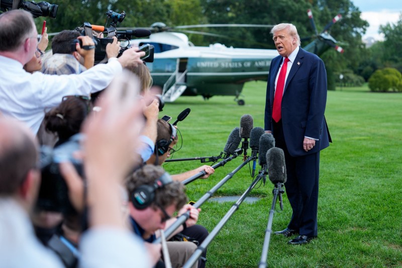 ULTIMA ORĂ: Donald Trump adoptă o poziție ambiguă după incidentul cu dronelor rusești care au pătruns în spațiul aerian polonez, declanșând reacții în Europa și sugerând că gestul ar fi putut fi o eroare.