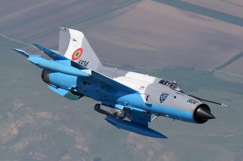 Un fost pilot tânăr de MiG-21, gata să revină în serviciu, analizează provocările militare ale României: într-un eventual conflict, stocurile noastre de rachete s-ar epuiza rapid.